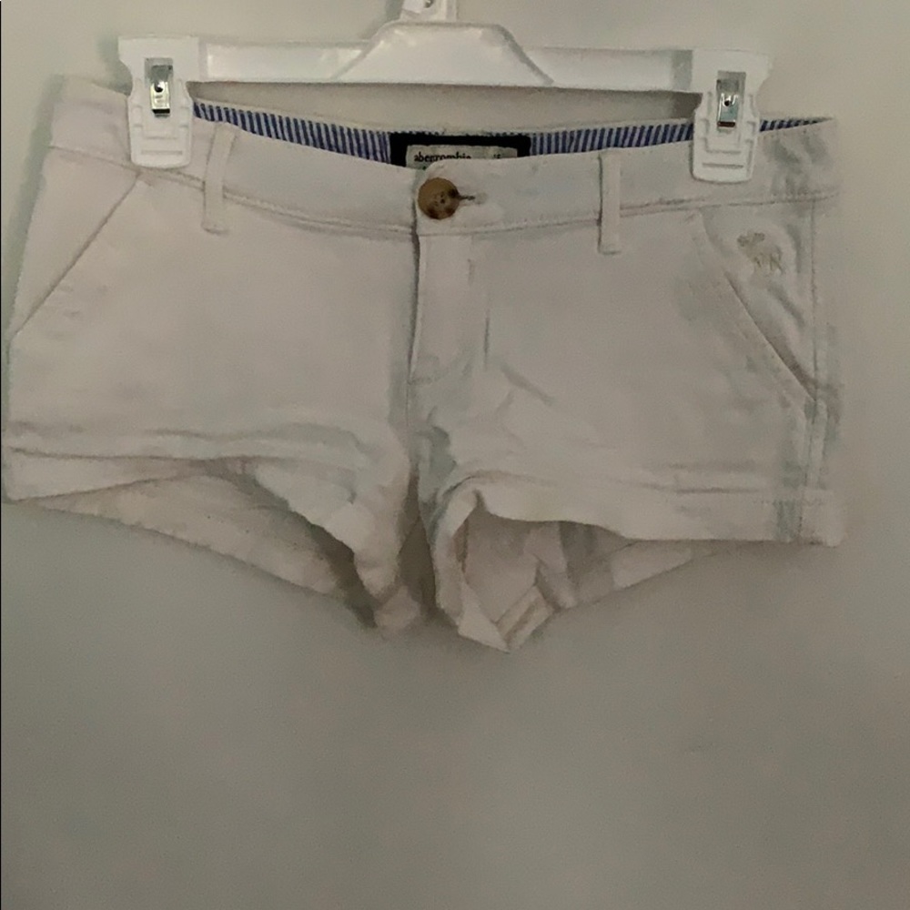 Abercrombie cute stretch white shorts